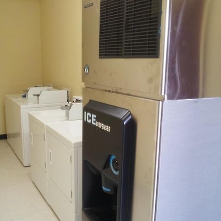 Pearsall Inn And Suites المظهر الخارجي الصورة