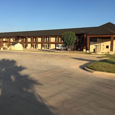 Pearsall Inn And Suites المظهر الخارجي الصورة