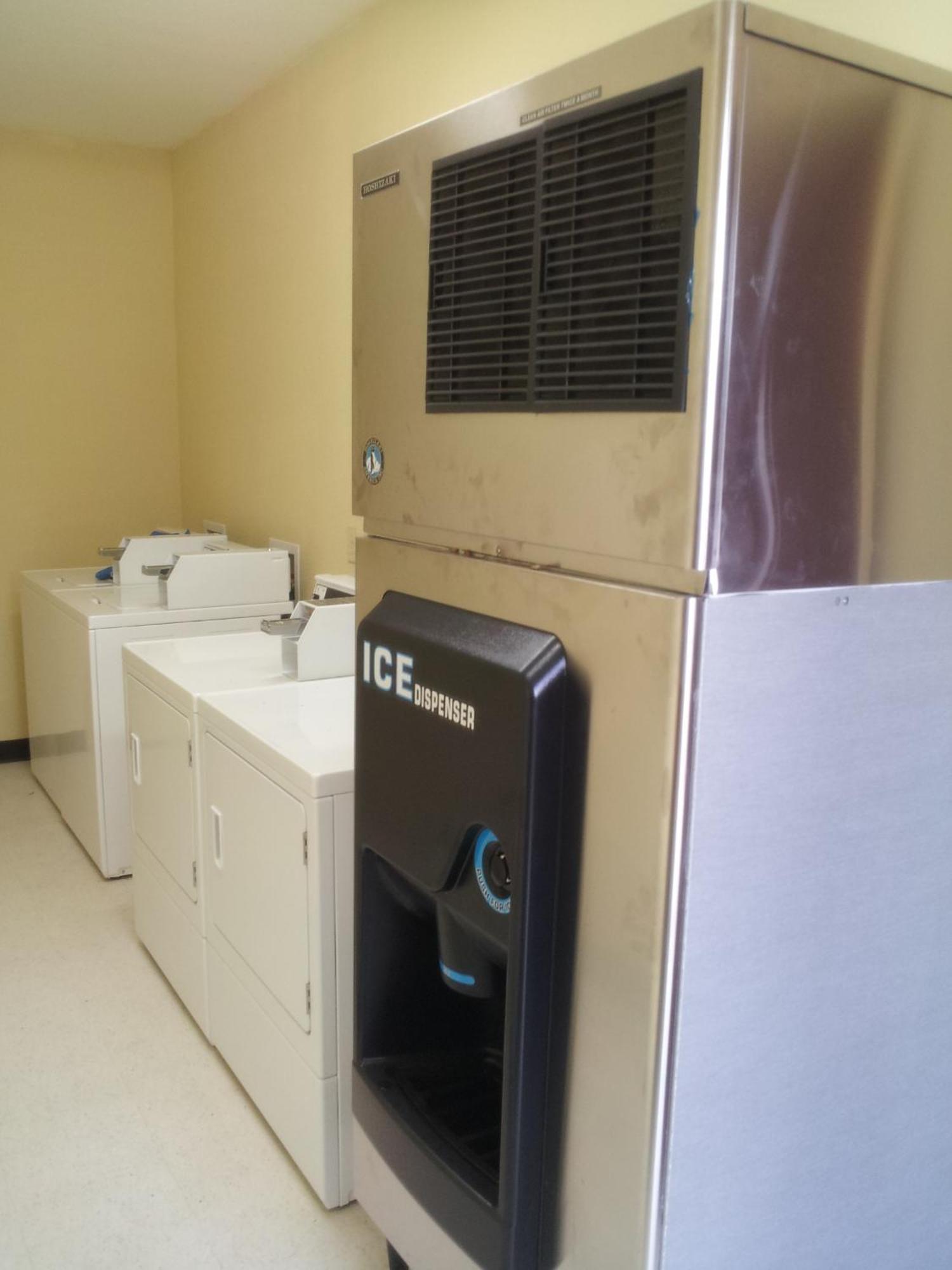 Pearsall Inn And Suites المظهر الخارجي الصورة