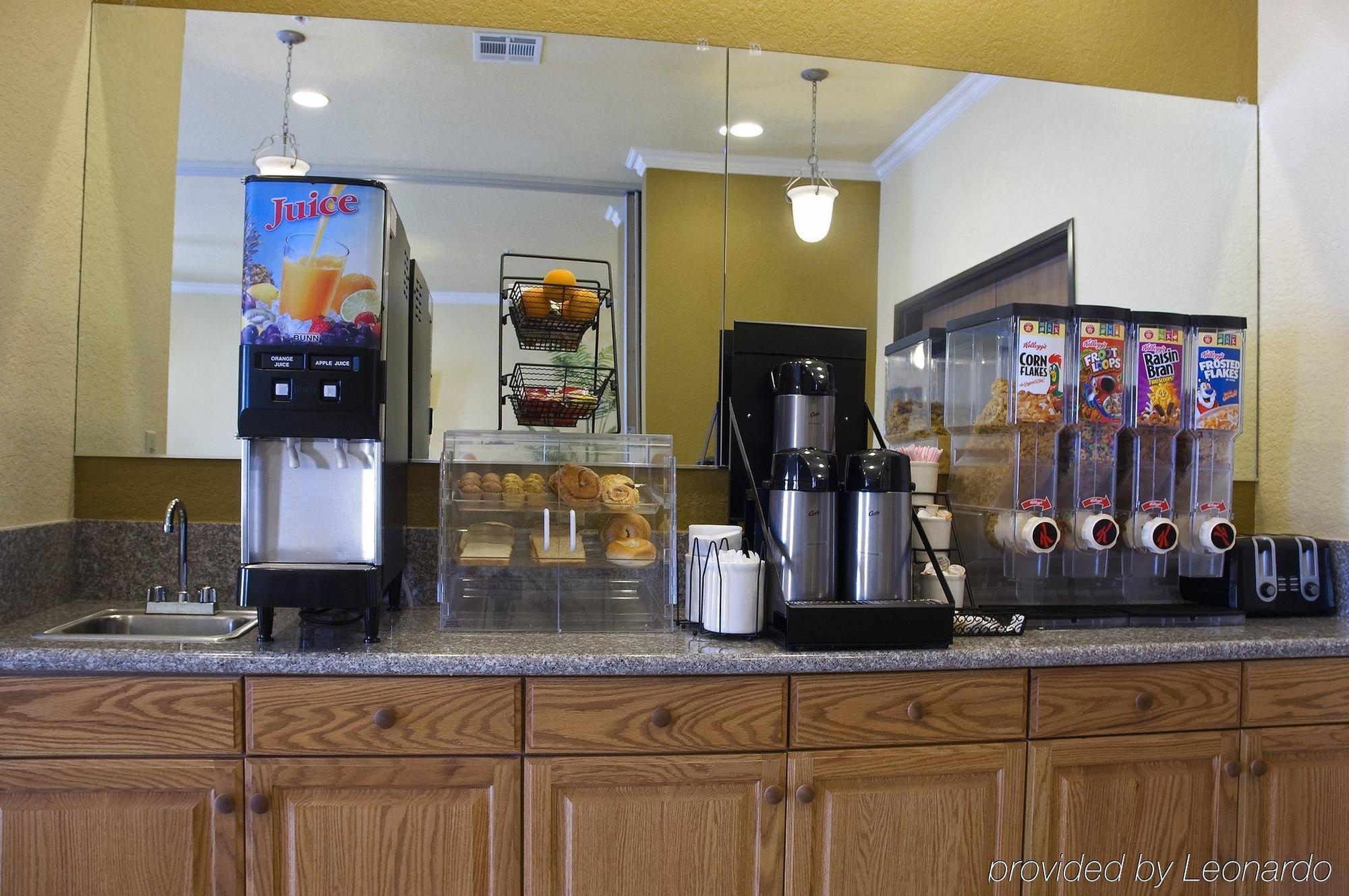 Pearsall Inn And Suites المطعم الصورة