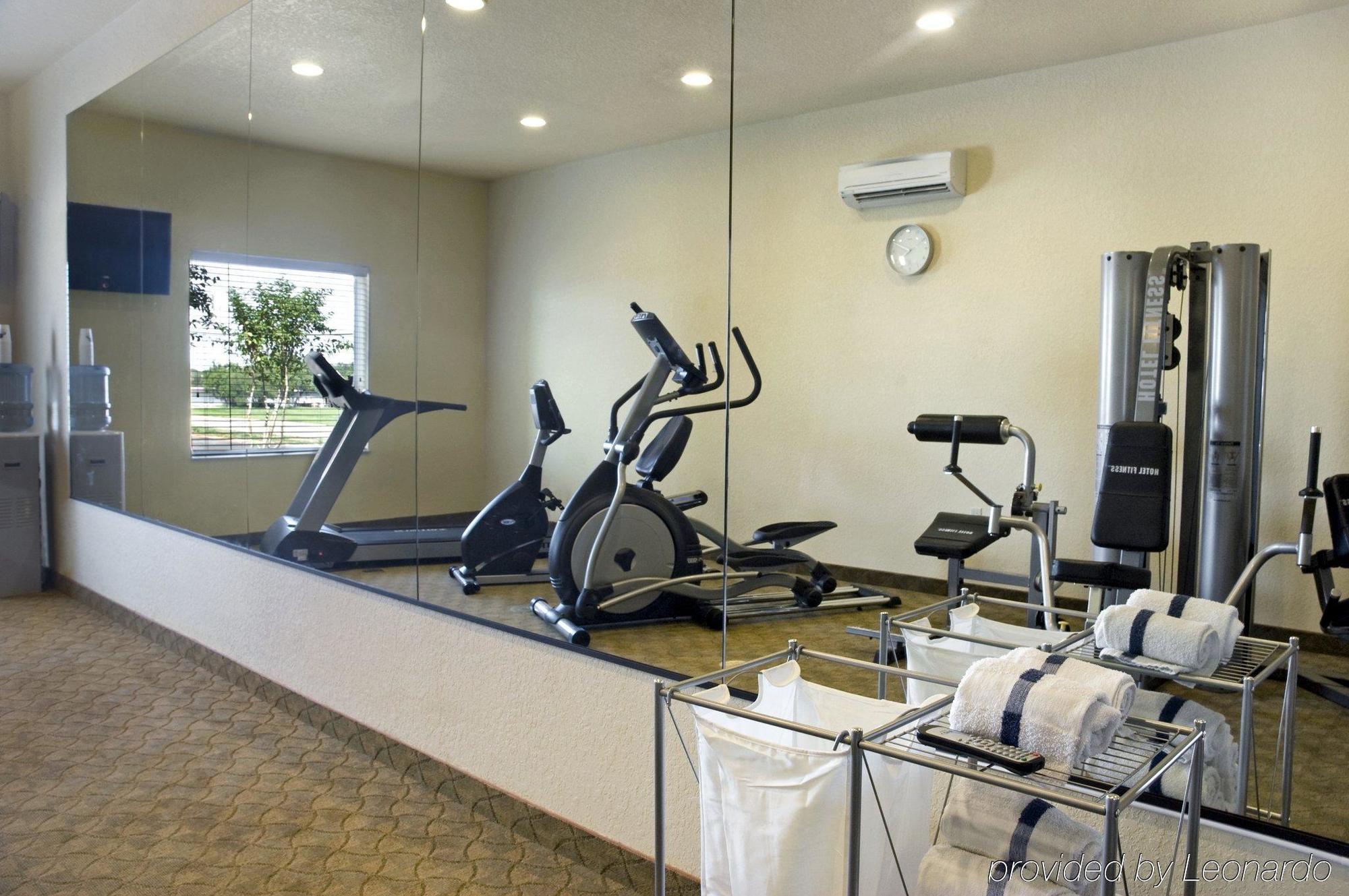 Pearsall Inn And Suites المرافق الصورة