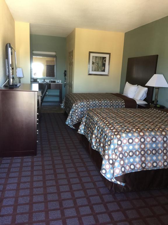 Pearsall Inn And Suites المظهر الخارجي الصورة