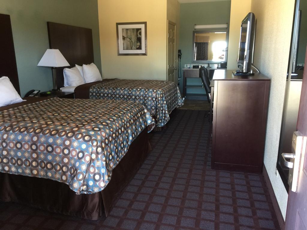 Pearsall Inn And Suites المظهر الخارجي الصورة