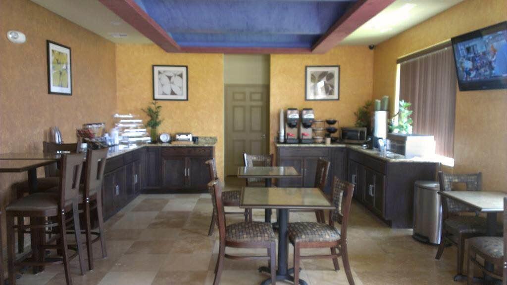 Pearsall Inn And Suites المظهر الخارجي الصورة