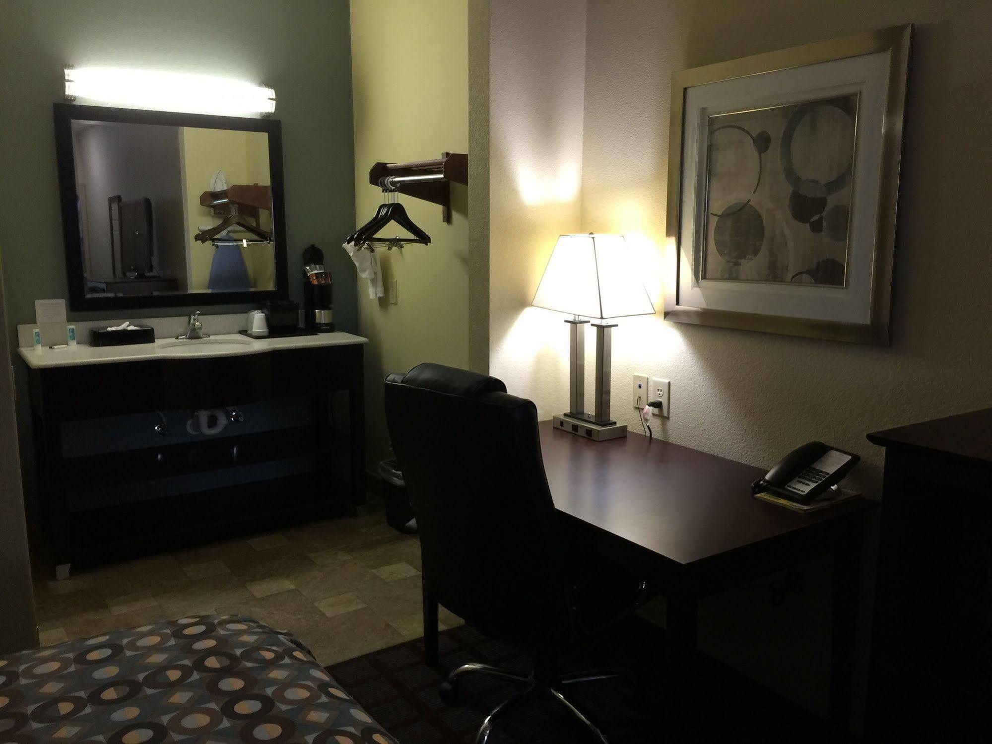 Pearsall Inn And Suites المظهر الخارجي الصورة