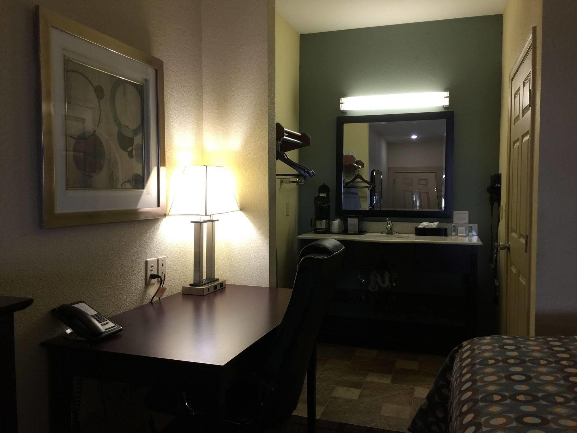 Pearsall Inn And Suites المظهر الخارجي الصورة