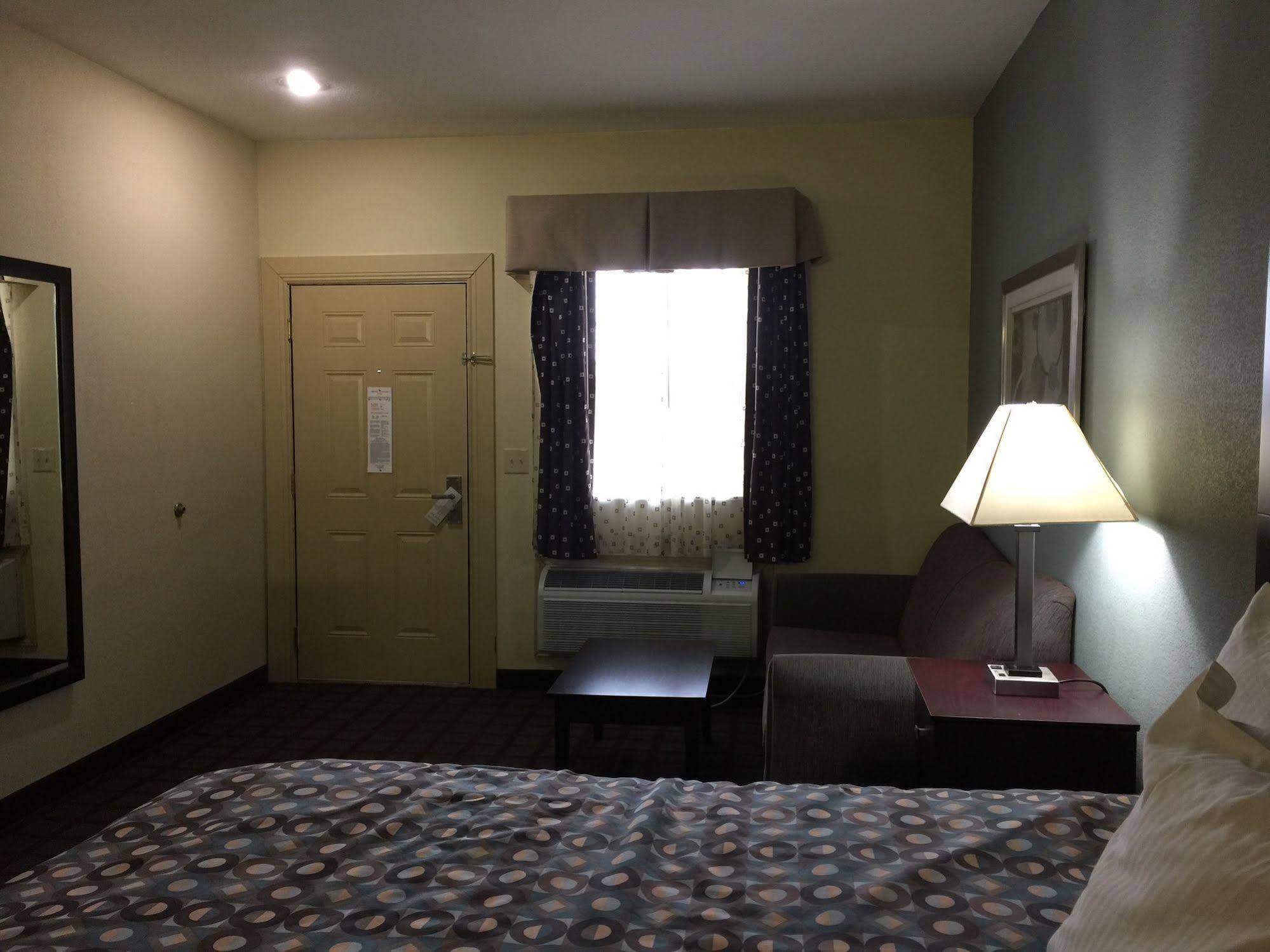 Pearsall Inn And Suites المظهر الخارجي الصورة