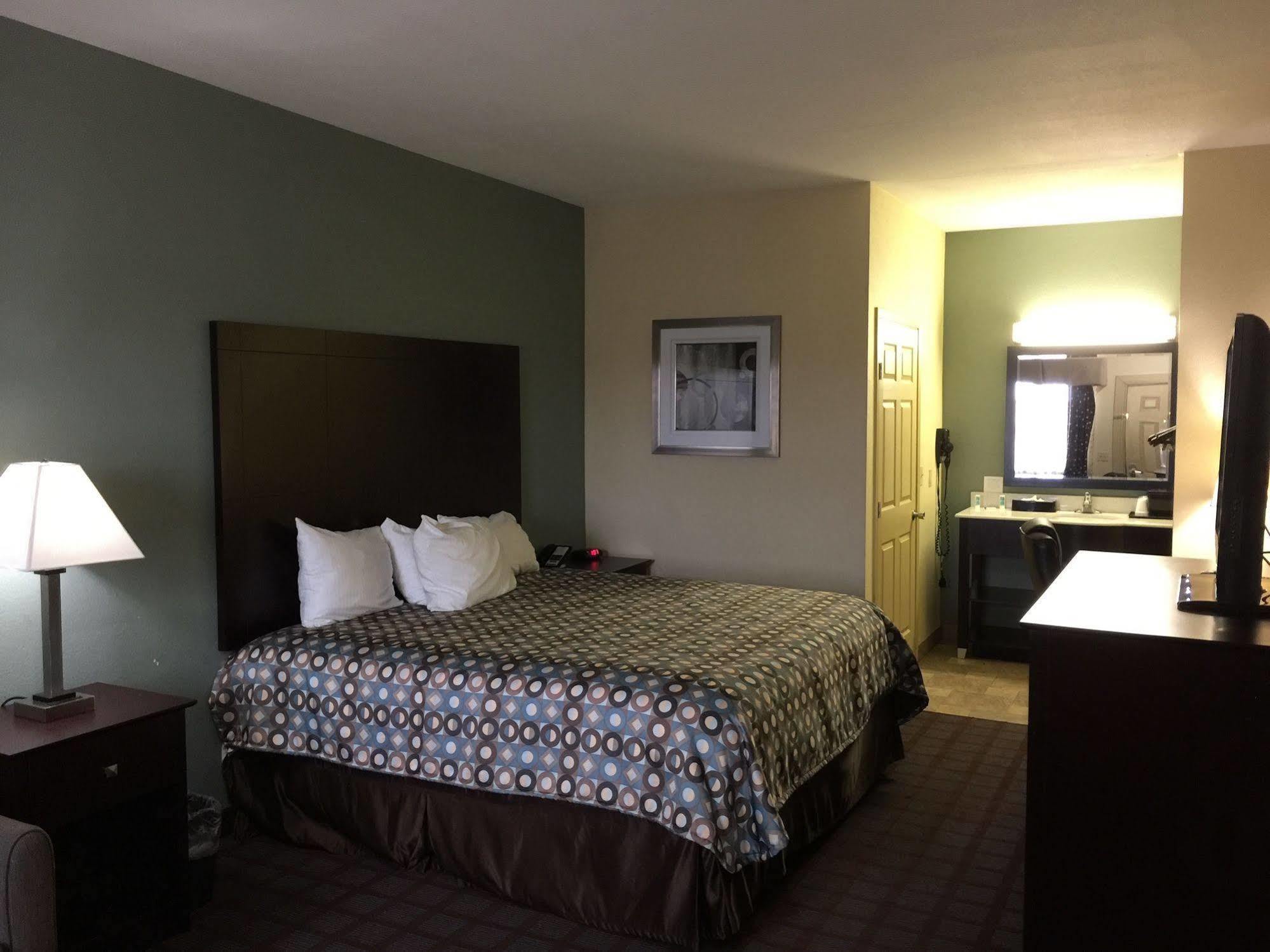 Pearsall Inn And Suites المظهر الخارجي الصورة