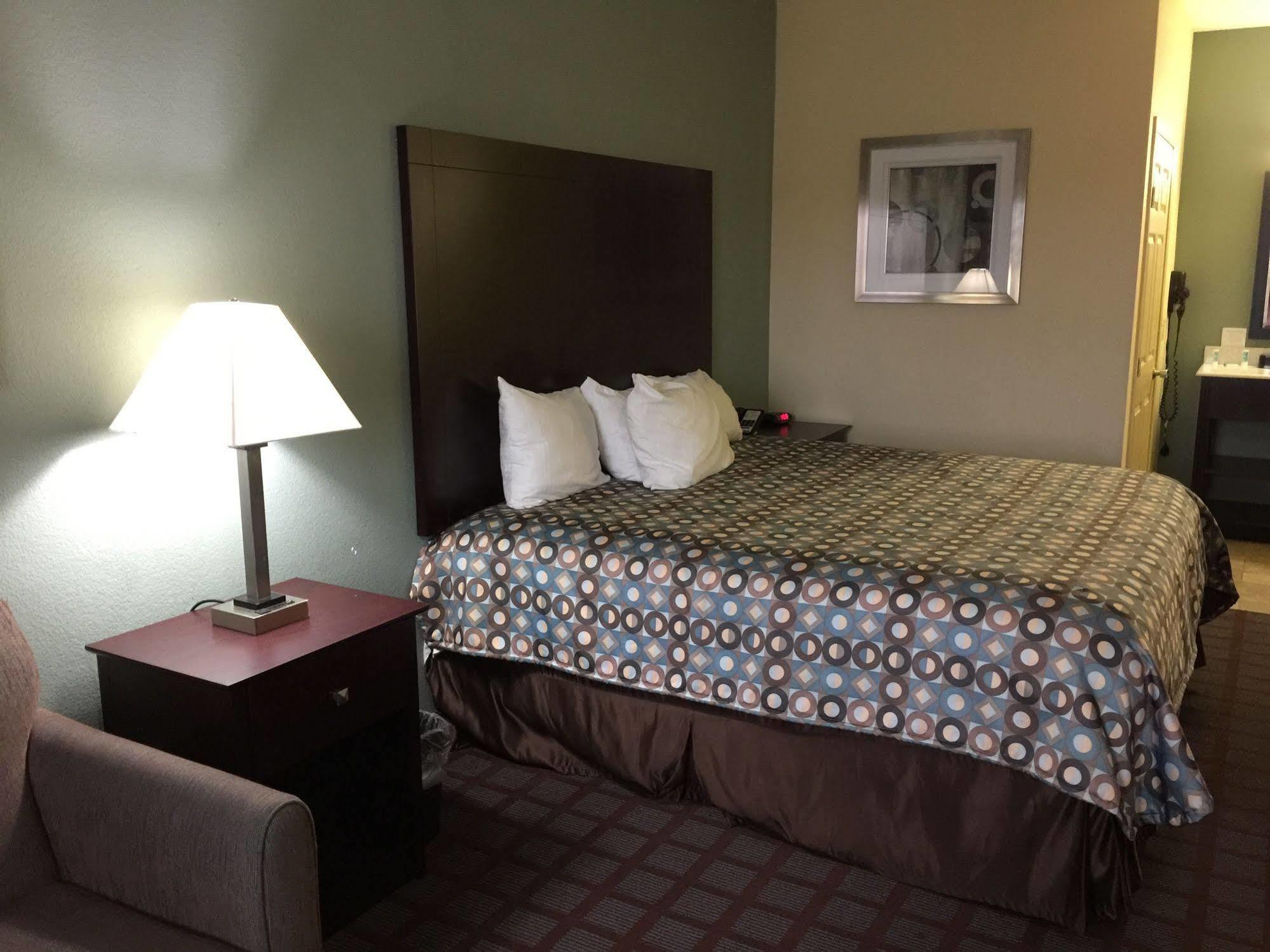 Pearsall Inn And Suites المظهر الخارجي الصورة