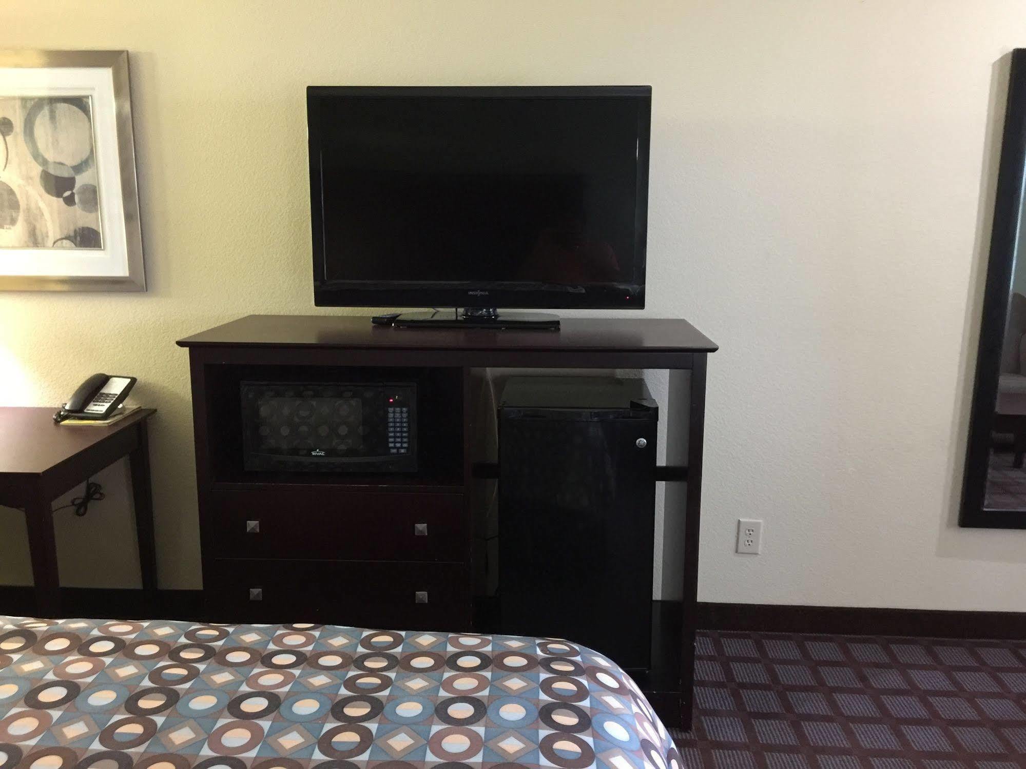 Pearsall Inn And Suites المظهر الخارجي الصورة