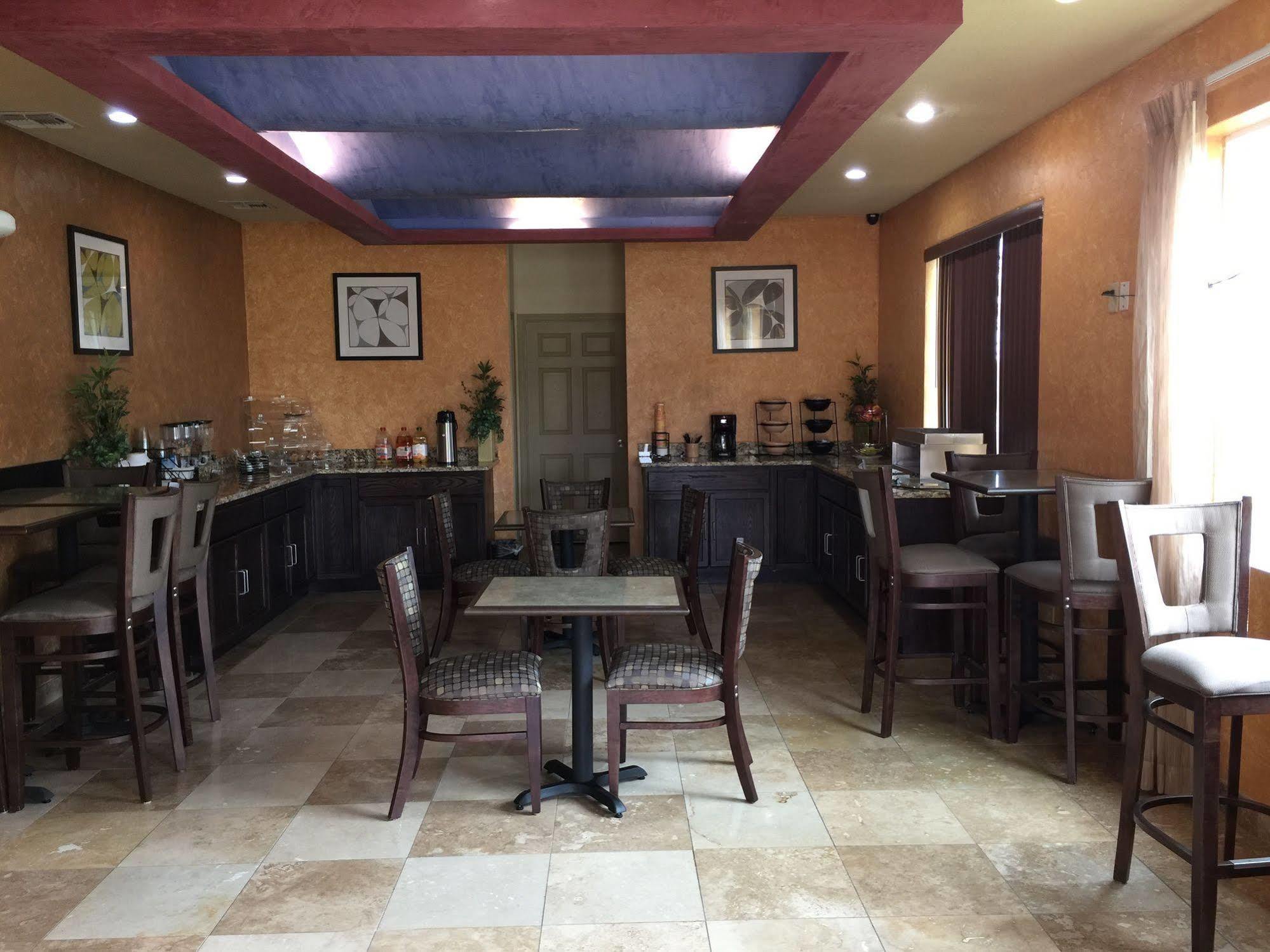 Pearsall Inn And Suites المظهر الخارجي الصورة