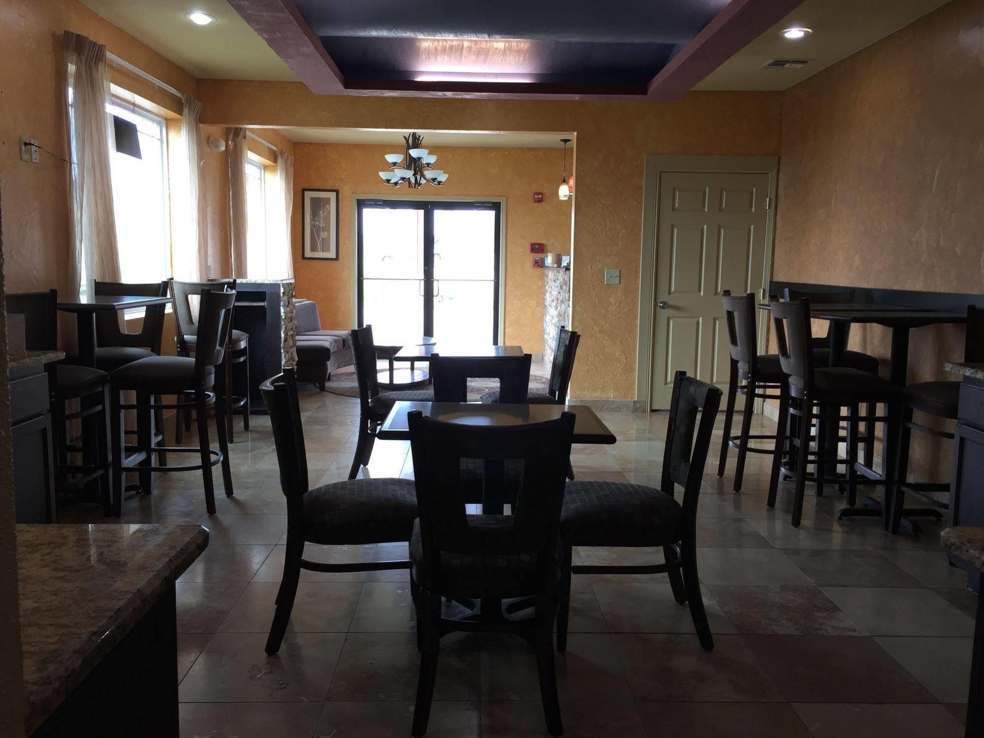 Pearsall Inn And Suites المظهر الخارجي الصورة