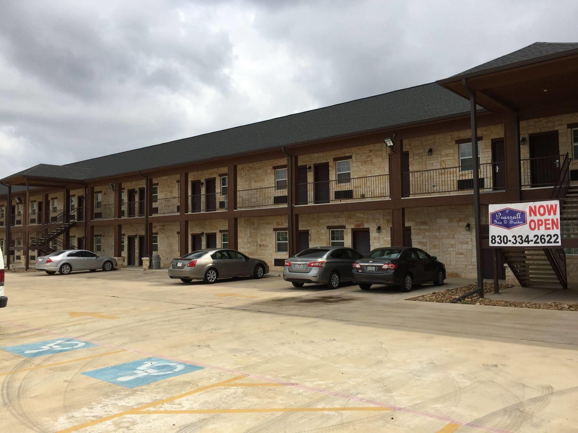 Pearsall Inn And Suites المظهر الخارجي الصورة