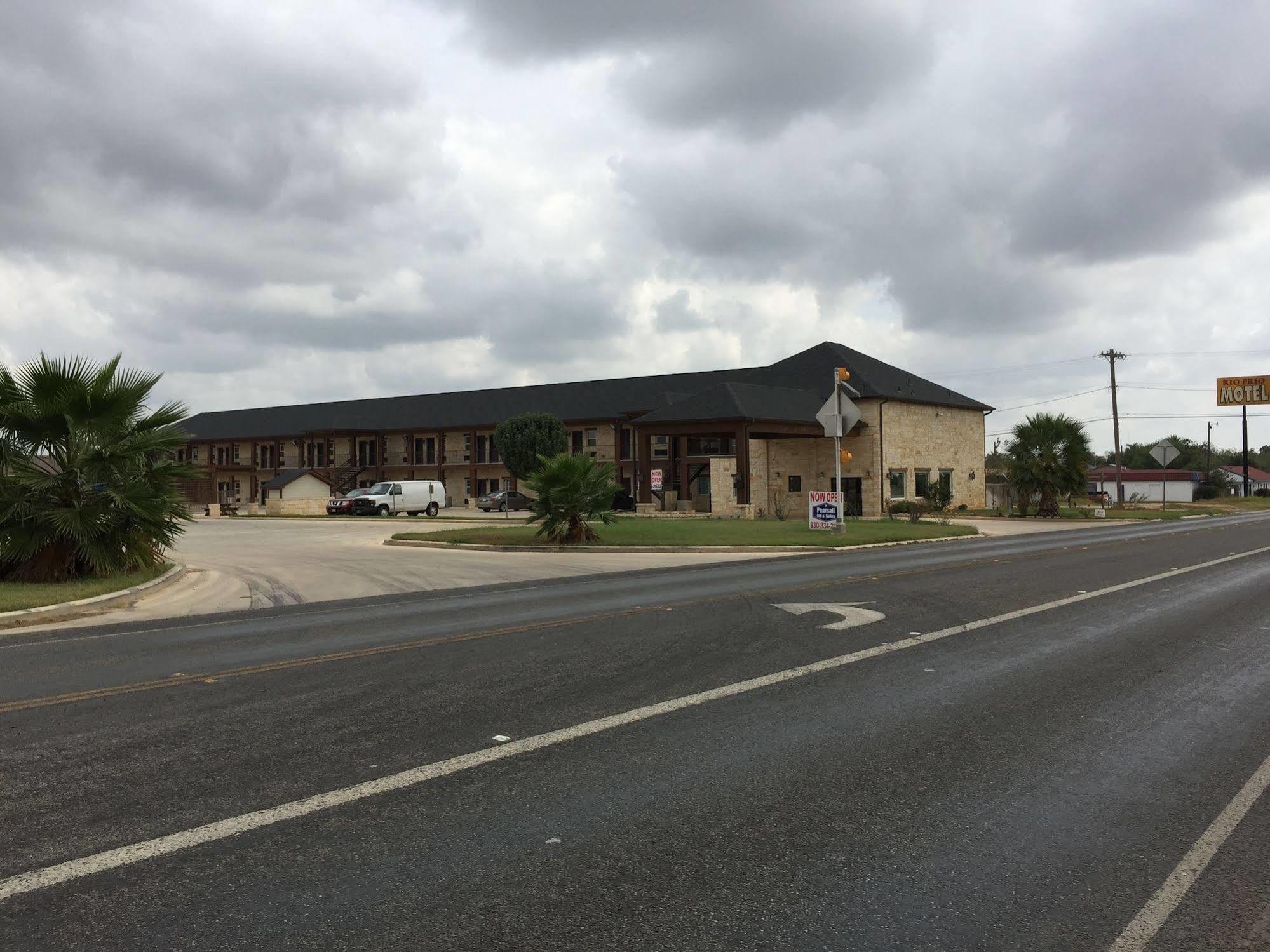 Pearsall Inn And Suites المظهر الخارجي الصورة