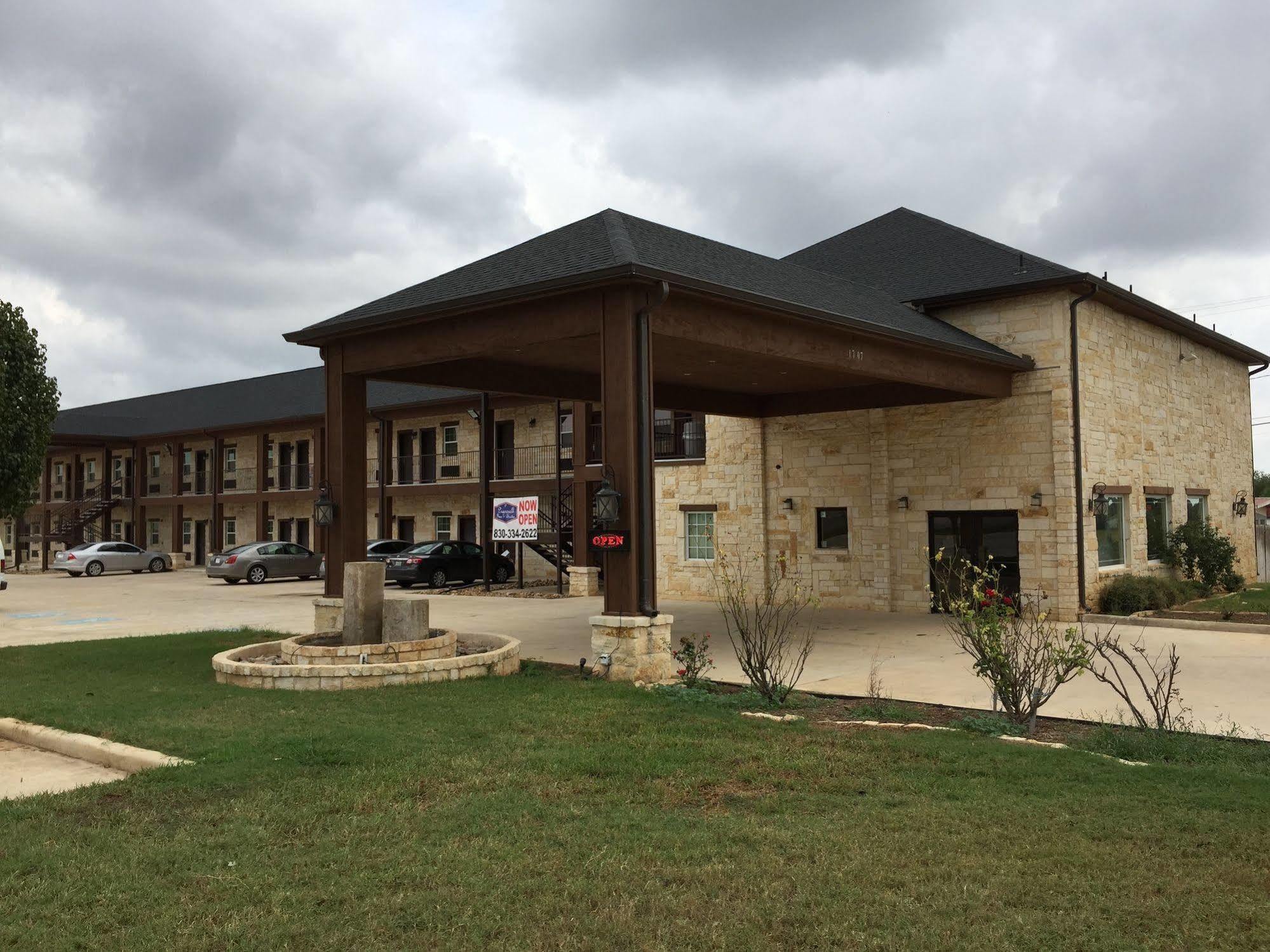 Pearsall Inn And Suites المظهر الخارجي الصورة
